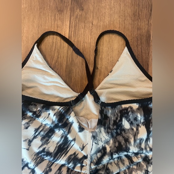 Lululemon “open your heart” tank - Picture 5 of 6